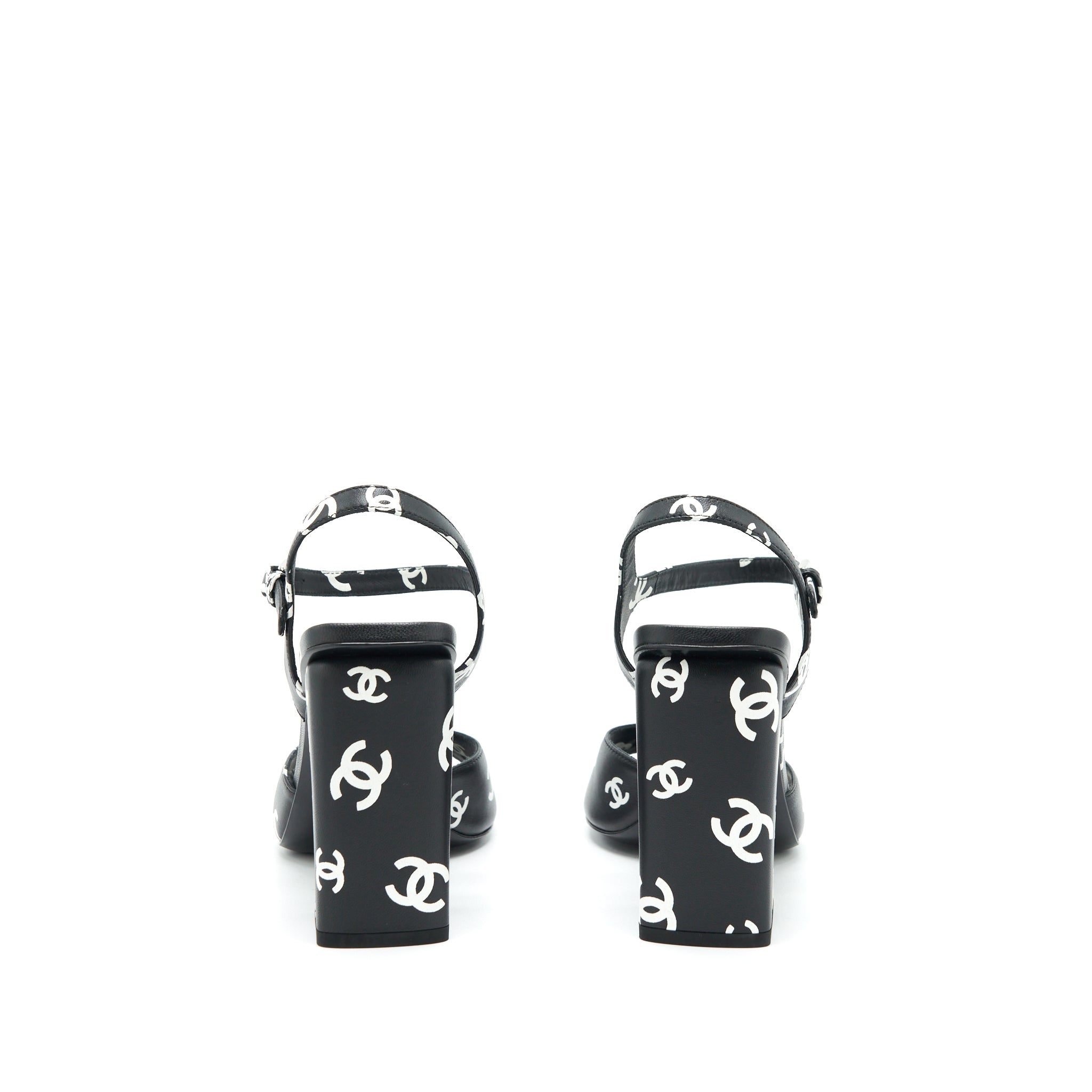 chanel-size-39-22s-printed-lambskin-sandals-black-white