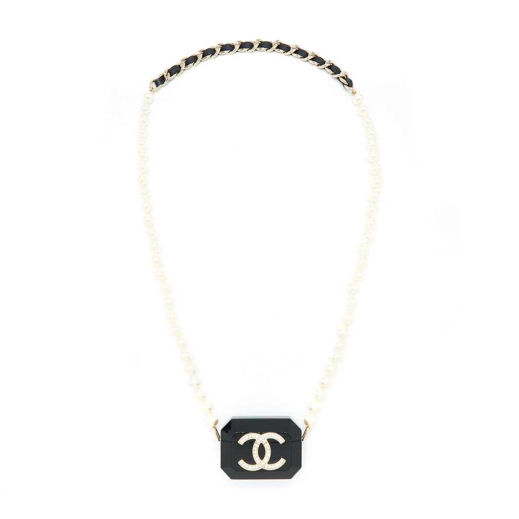 chanel-airpods-case-with-pearl-chain-black