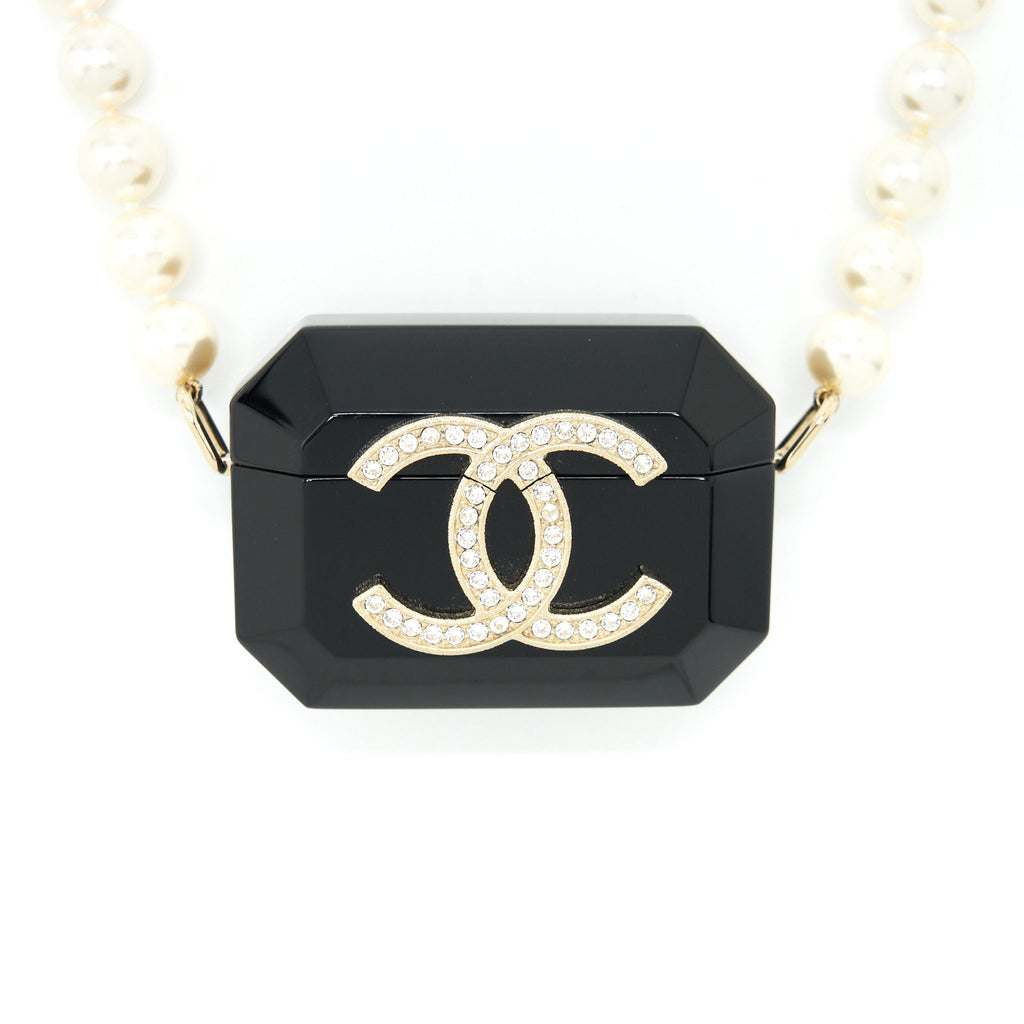 chanel-airpods-case-with-pearl-chain-black