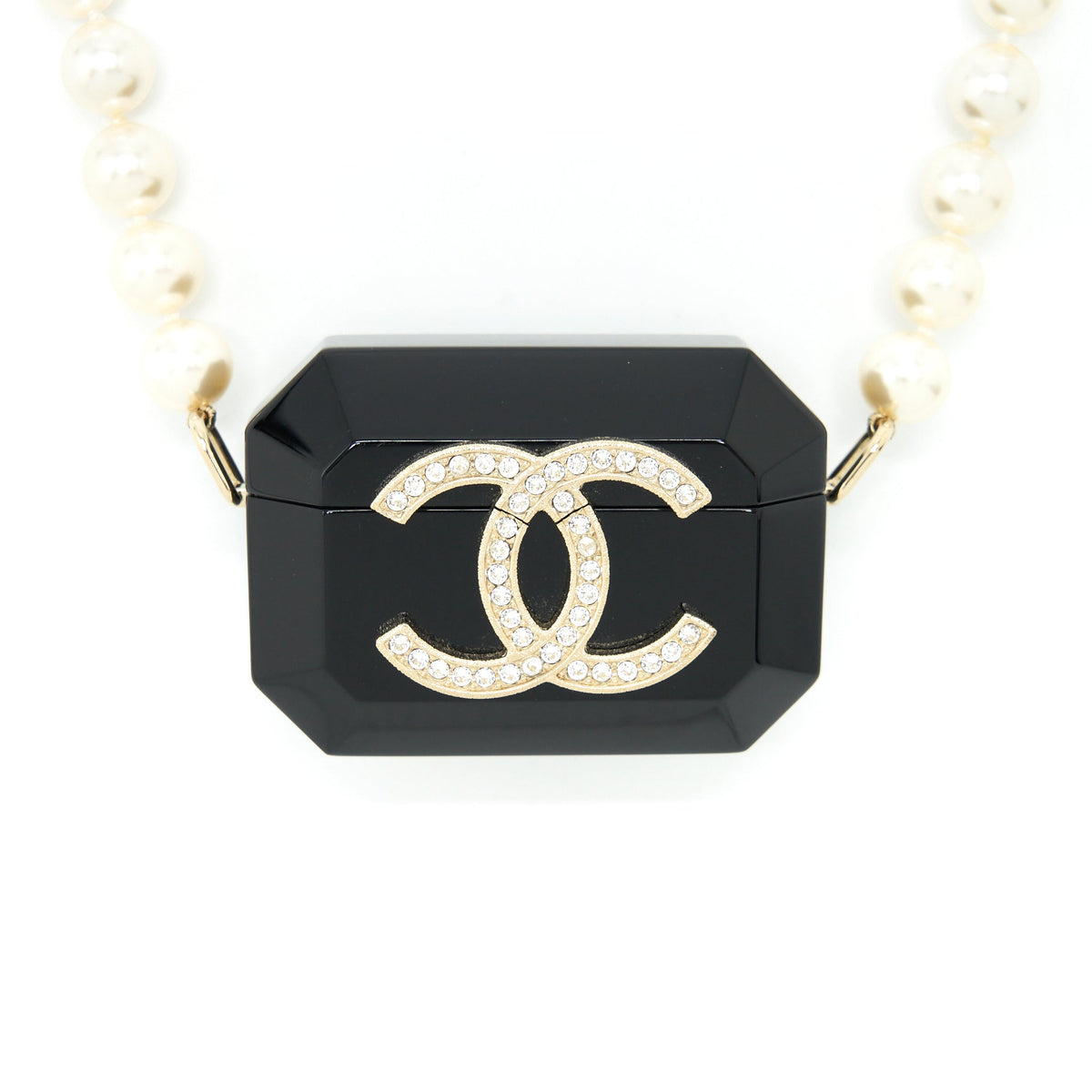 chanel-airpods-case-with-pearl-chain-black