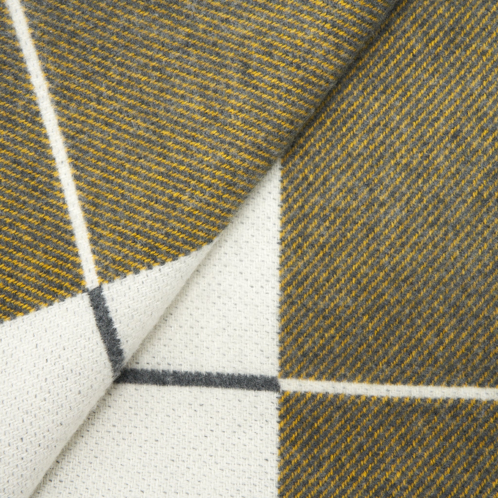 hermes-avalon-thrown-blanket-gris-soleil