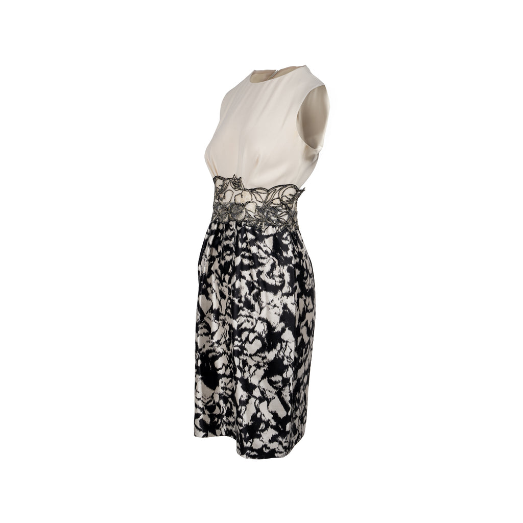 max-mara-size-36-embroidered-waist-detailed-sleeveless-sheath-dress-silk-white-black