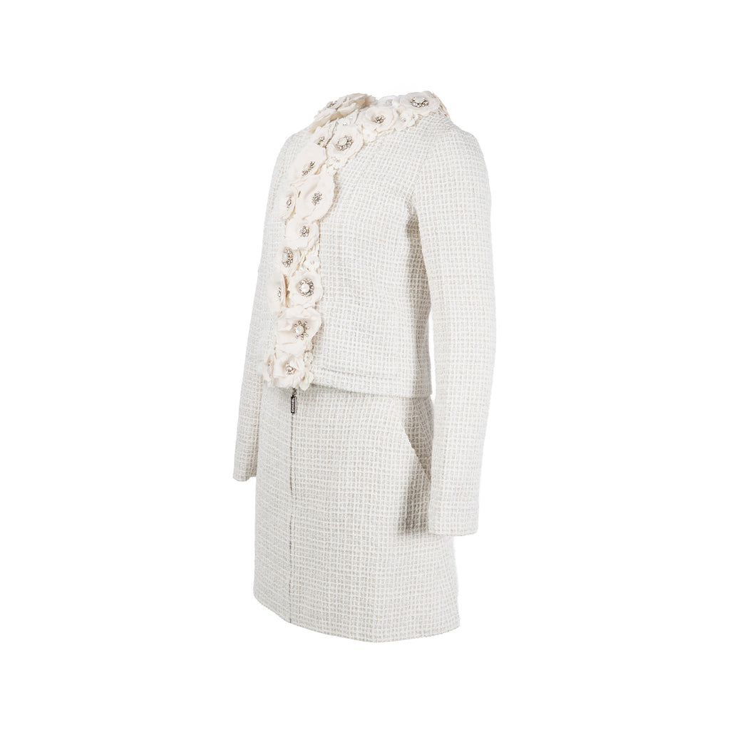 chanel-25c-size-36-floral-appliques-tweed-jacket-skirt-set-white