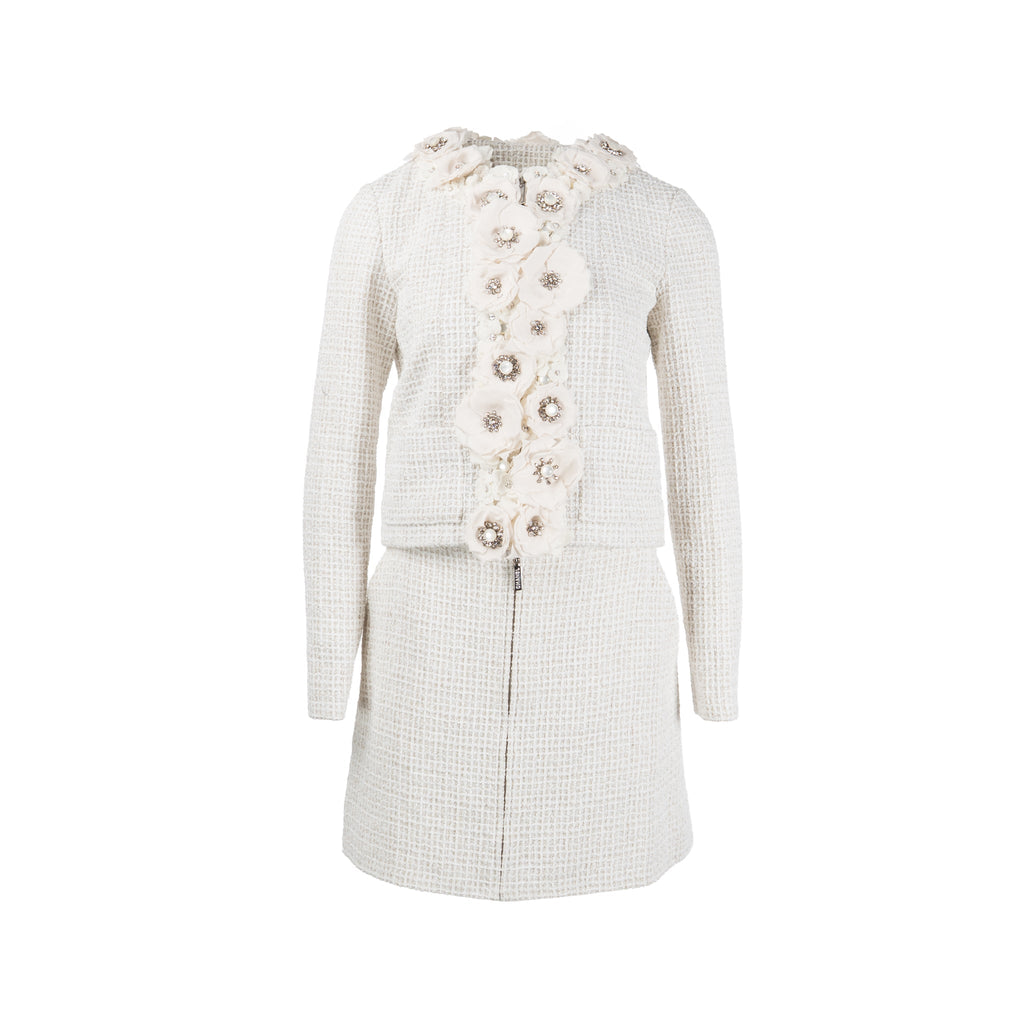 chanel-25c-size-36-floral-appliques-tweed-jacket-skirt-set-white