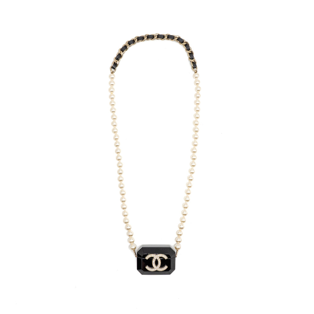 chanel-airpods-case-with-pearl-chain-black-lghw