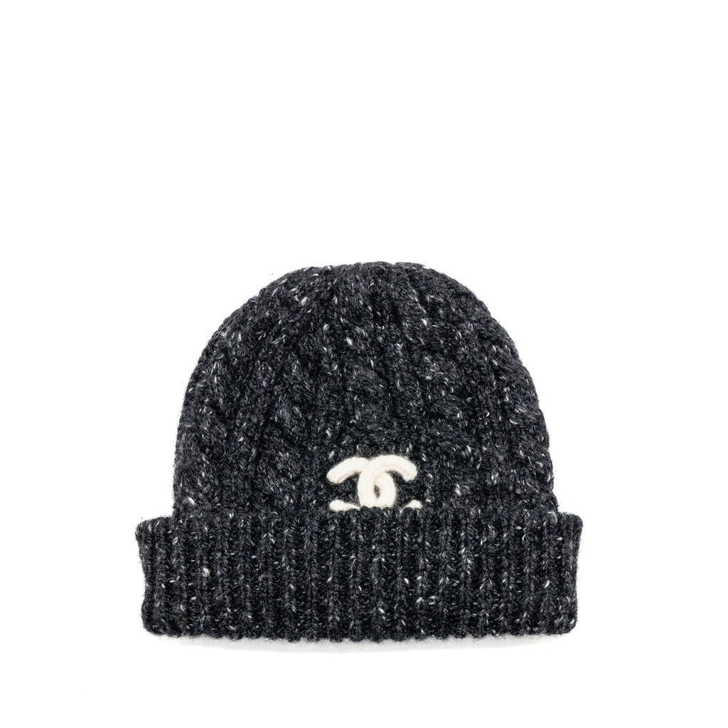 chanel-26a-cc-beanie-cashmere-black-white