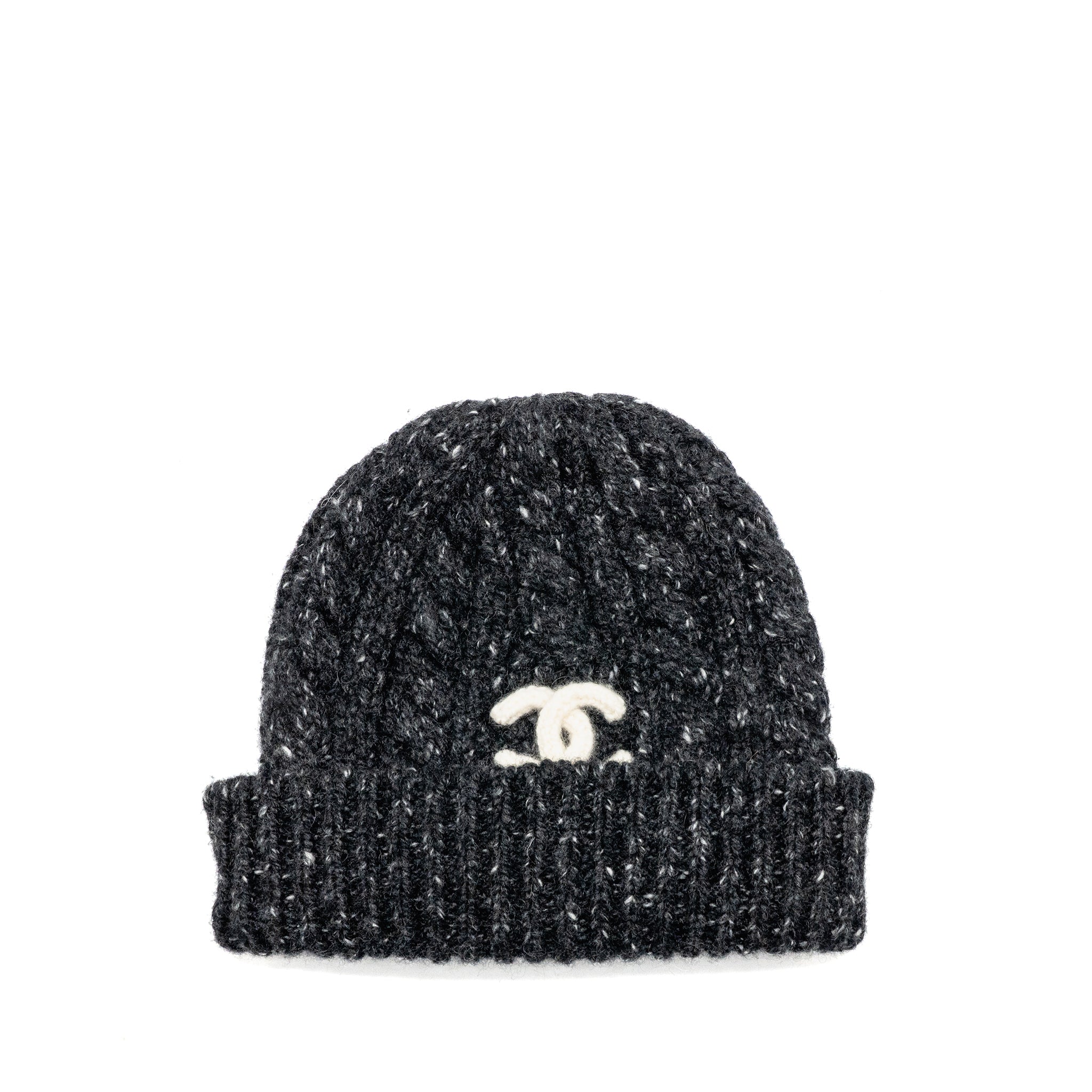 chanel-26a-cc-beanie-cashmere-black-white