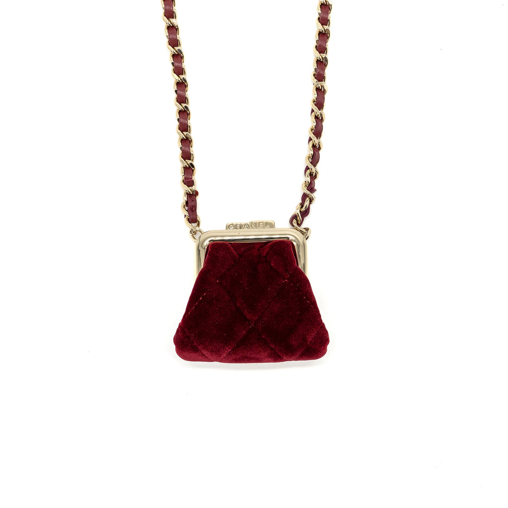 chanel-22b-mini-clutch-velvet-red-ghw-microchip