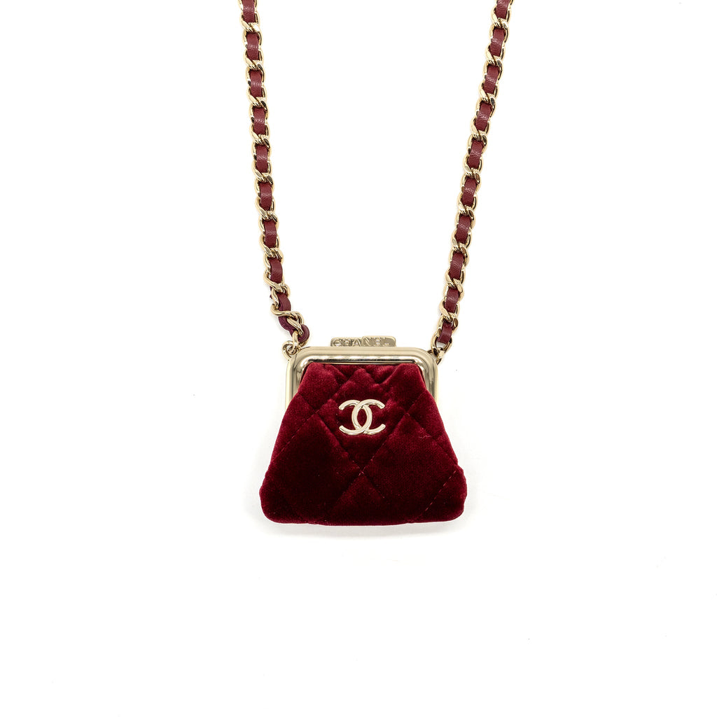 chanel-22b-mini-clutch-velvet-red-ghw-microchip