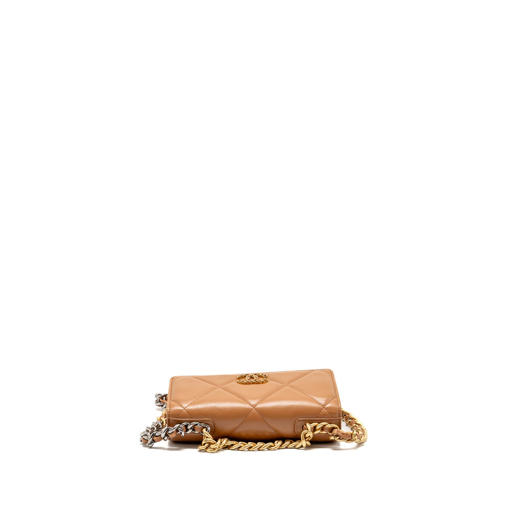 chanel-19-wallet-on-chain-lambskin-caramel-multicolour-hardware-microchip-1