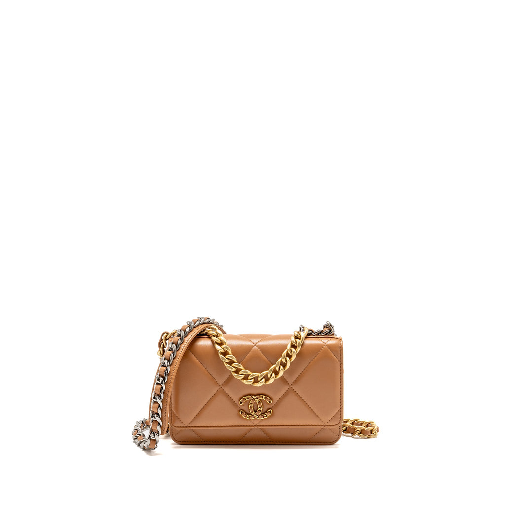 chanel-19-wallet-on-chain-lambskin-caramel-multicolour-hardware-microchip-1