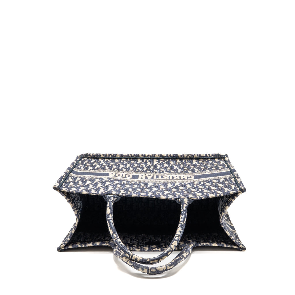 dior-large-book-tote-blue-dior-oblique-embroidery-copy