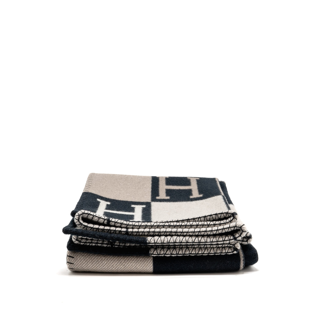 hermes-avalon-throw-blanket-merinos-wool-cashmere-ecru-noir-copy
