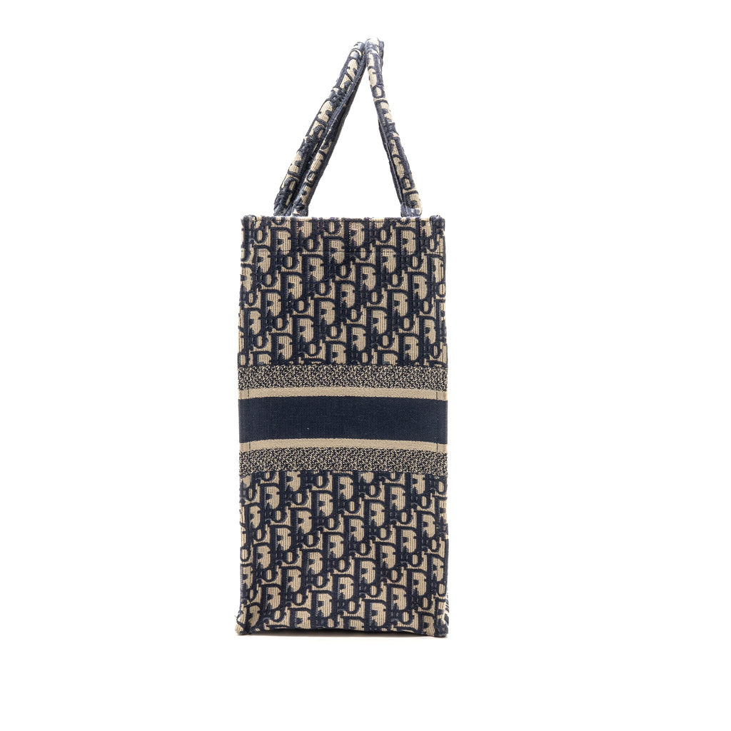 dior-large-book-tote-blue-dior-oblique-embroidery-copy