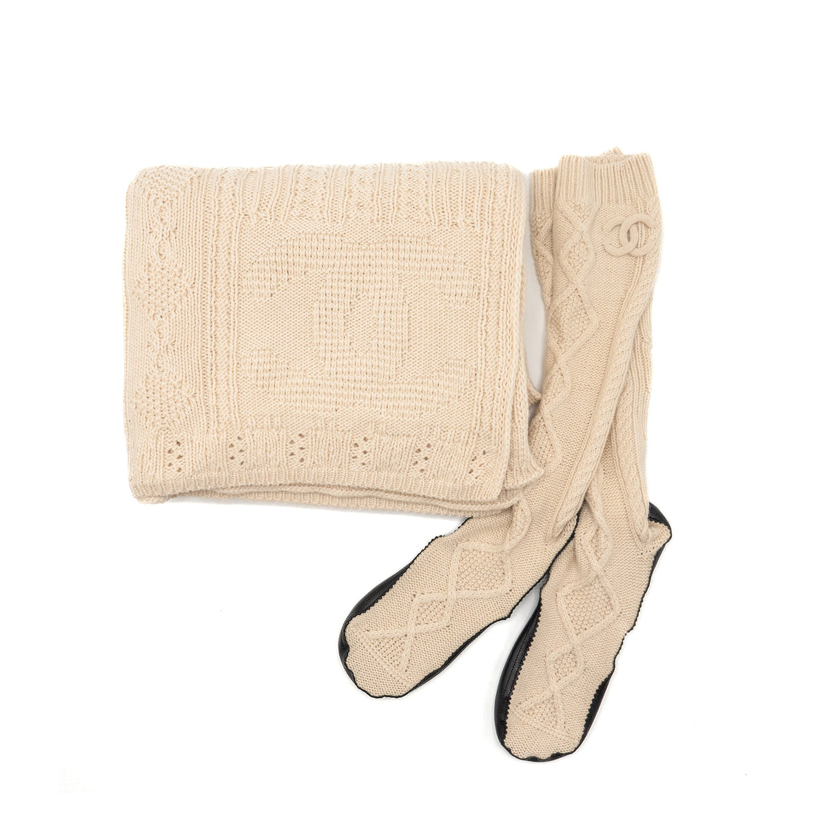 chanel-cc-logo-sock-slipper-blanket-travel-set