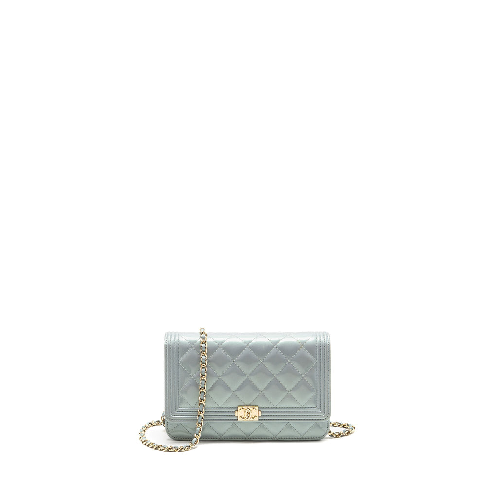 chanel-boy-wallet-on-chain-patent-calfskin-iridescent-light-blue-lghw