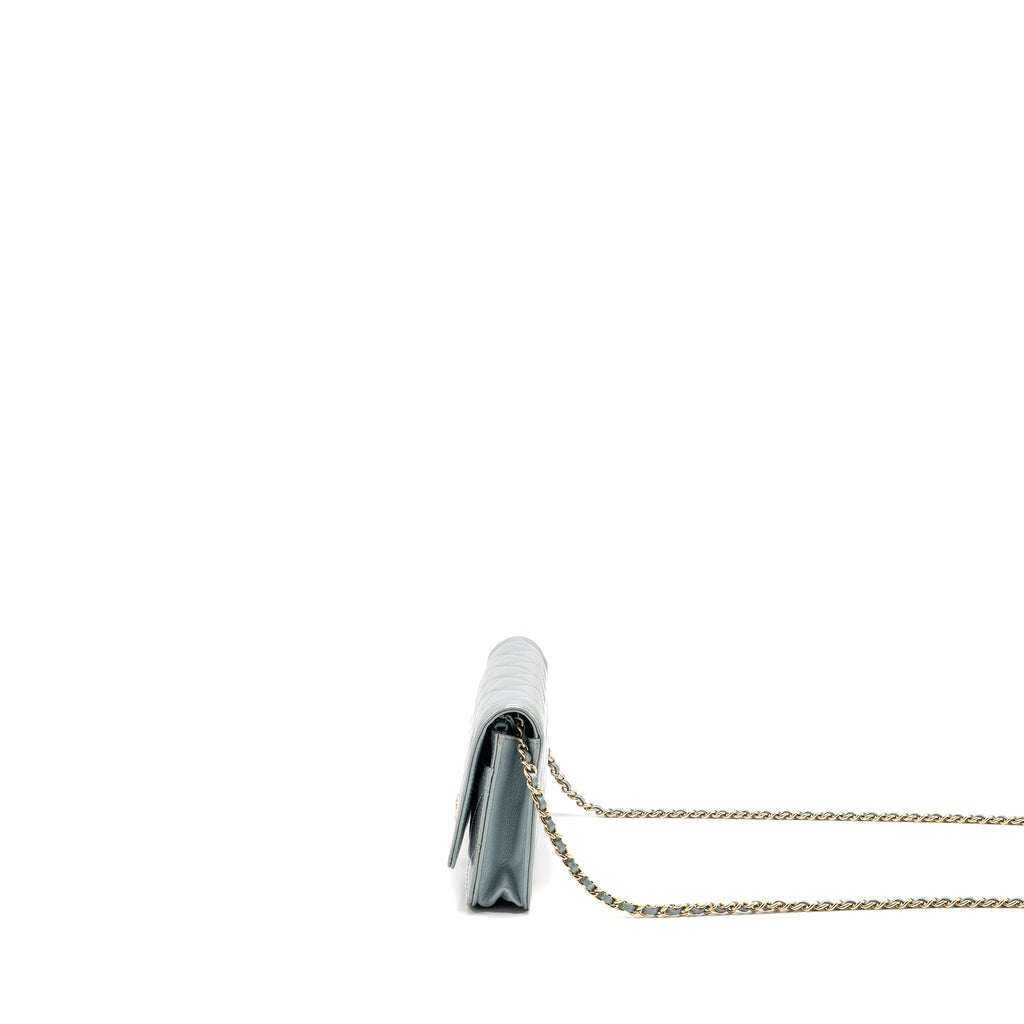 chanel-boy-wallet-on-chain-patent-calfskin-iridescent-light-blue-lghw