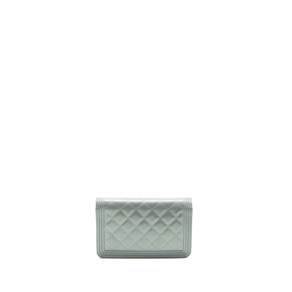 chanel-boy-wallet-on-chain-patent-calfskin-iridescent-light-blue-lghw