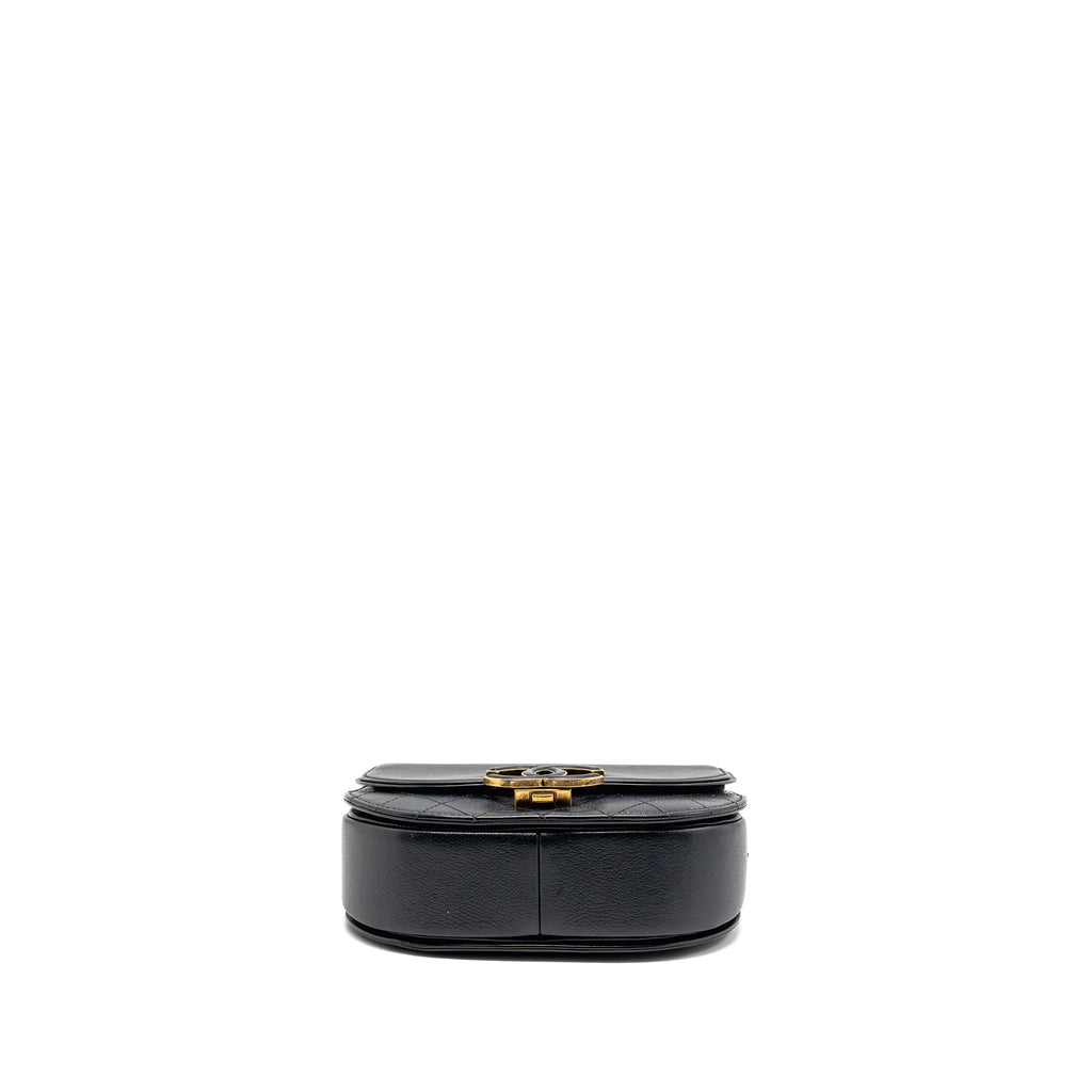 chanel-black-5