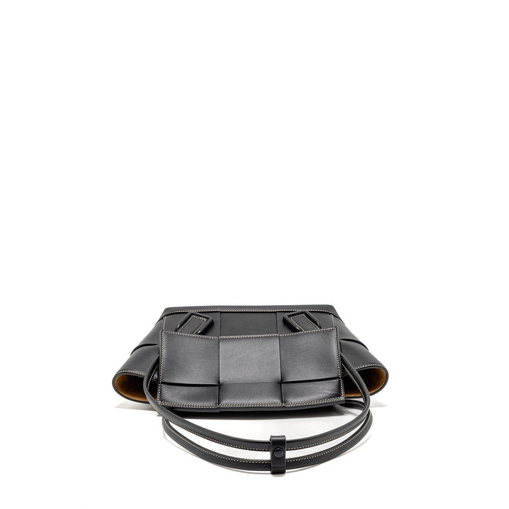 bottega-veneta-small-arco-bag-calfskin-black-shw