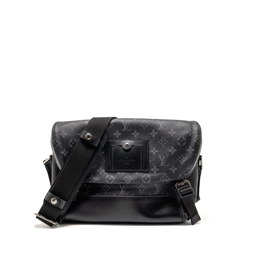 louis-vuitton-messenger-voyager-pm-monogram-eclipse-black-shw-copy