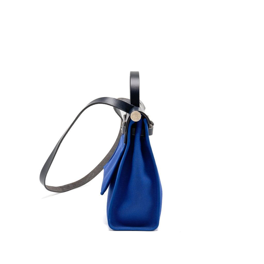 hermes-herbag-31-zip-bag-canvas-hunter-leather-bleu-electrique-bleu-indigo-shw-stamp-a-copy