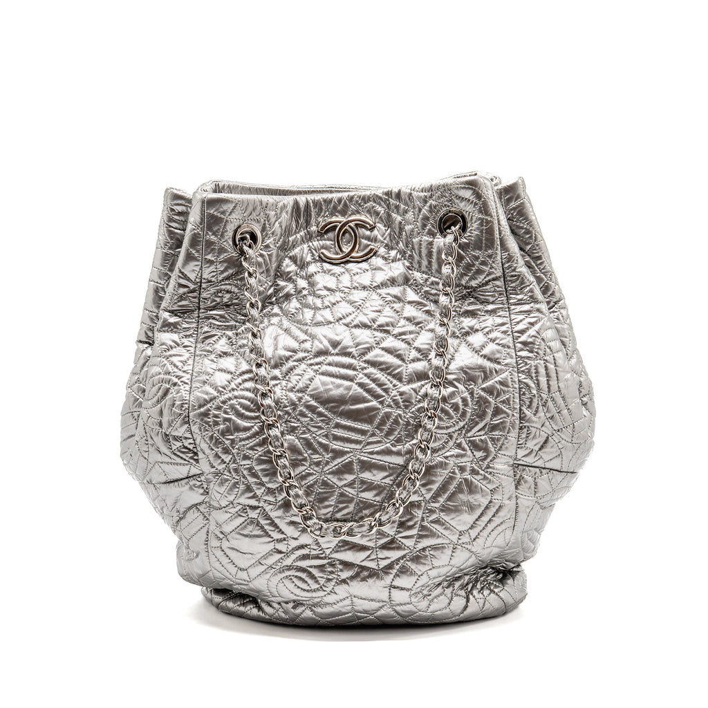 chanel-vinyl-graphic-edge-tote-patent-silver-shw-1