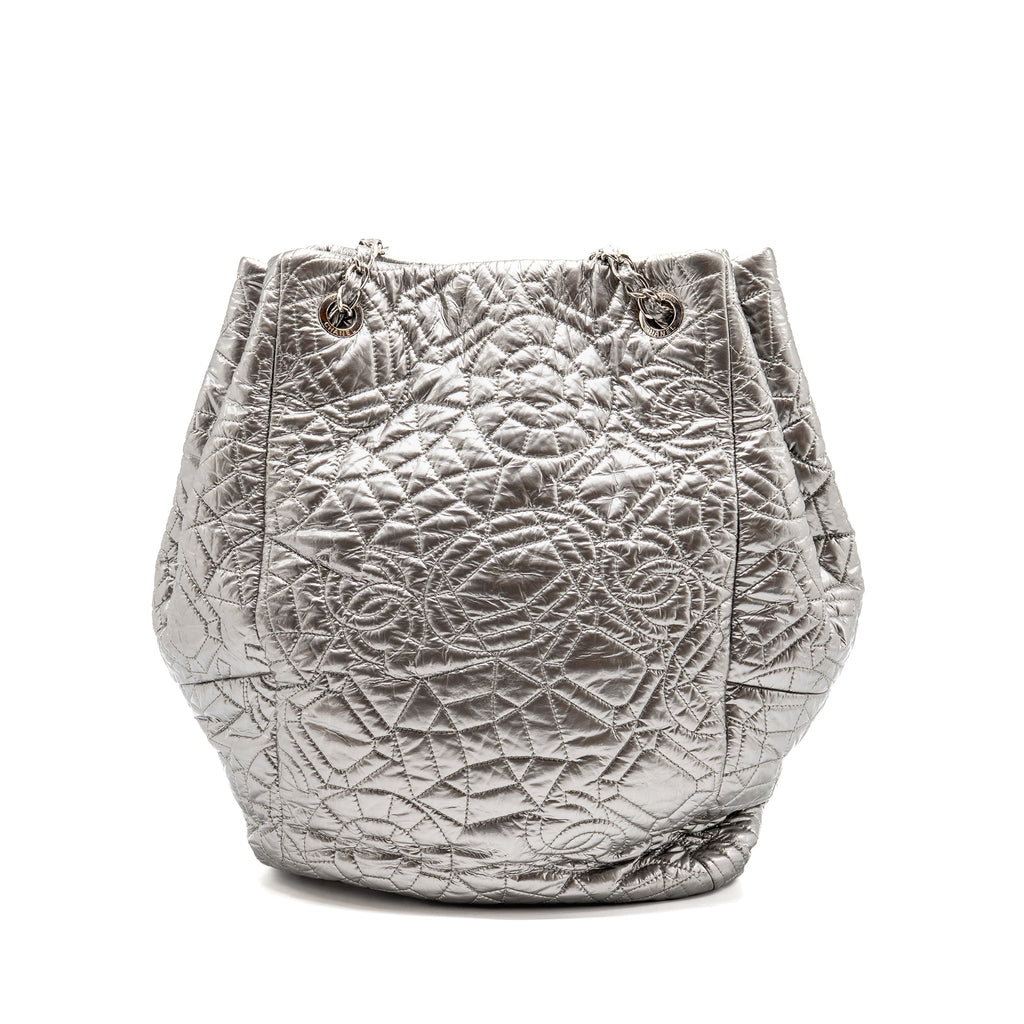 chanel-vinyl-graphic-edge-tote-patent-silver-shw-1