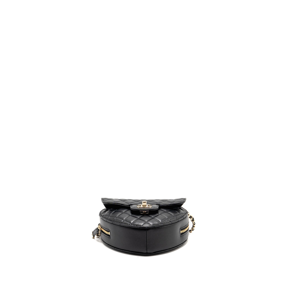 chanel-22s-cc-in-love-heart-bag-lambskin-black-lghw-microchip