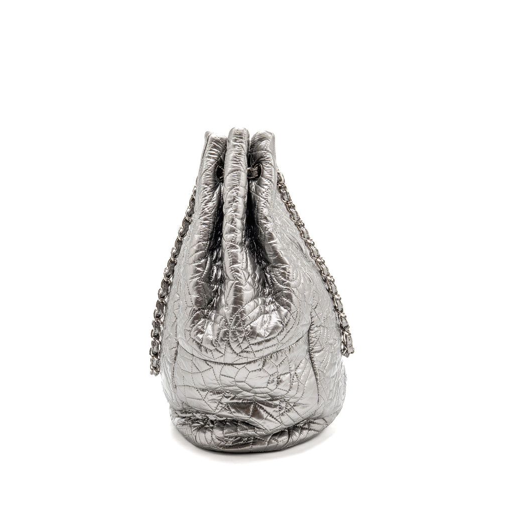 chanel-vinyl-graphic-edge-tote-patent-silver-shw-1