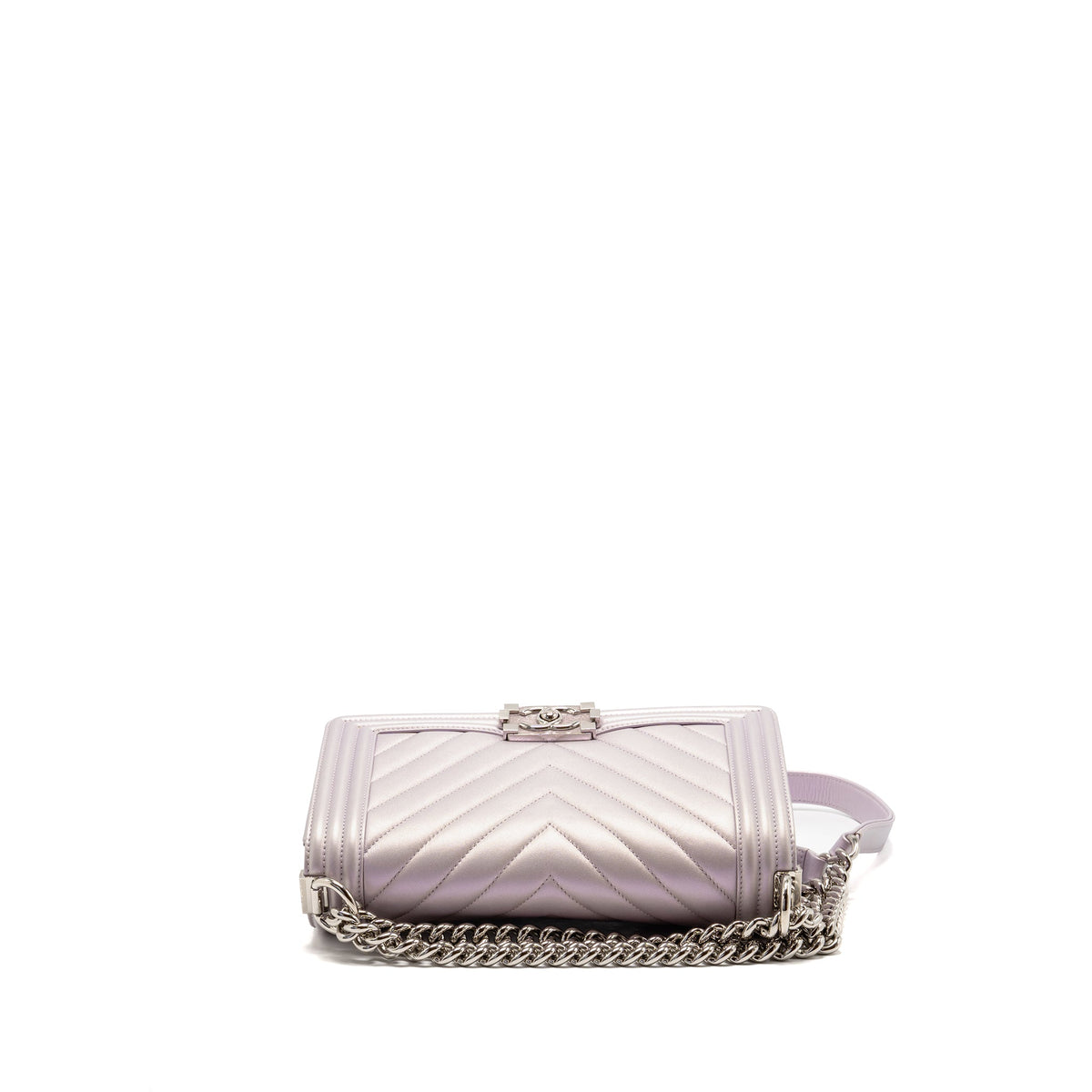 chanel-medium-boy-bag-chevron-lambskin-iridescent-lilac-shw