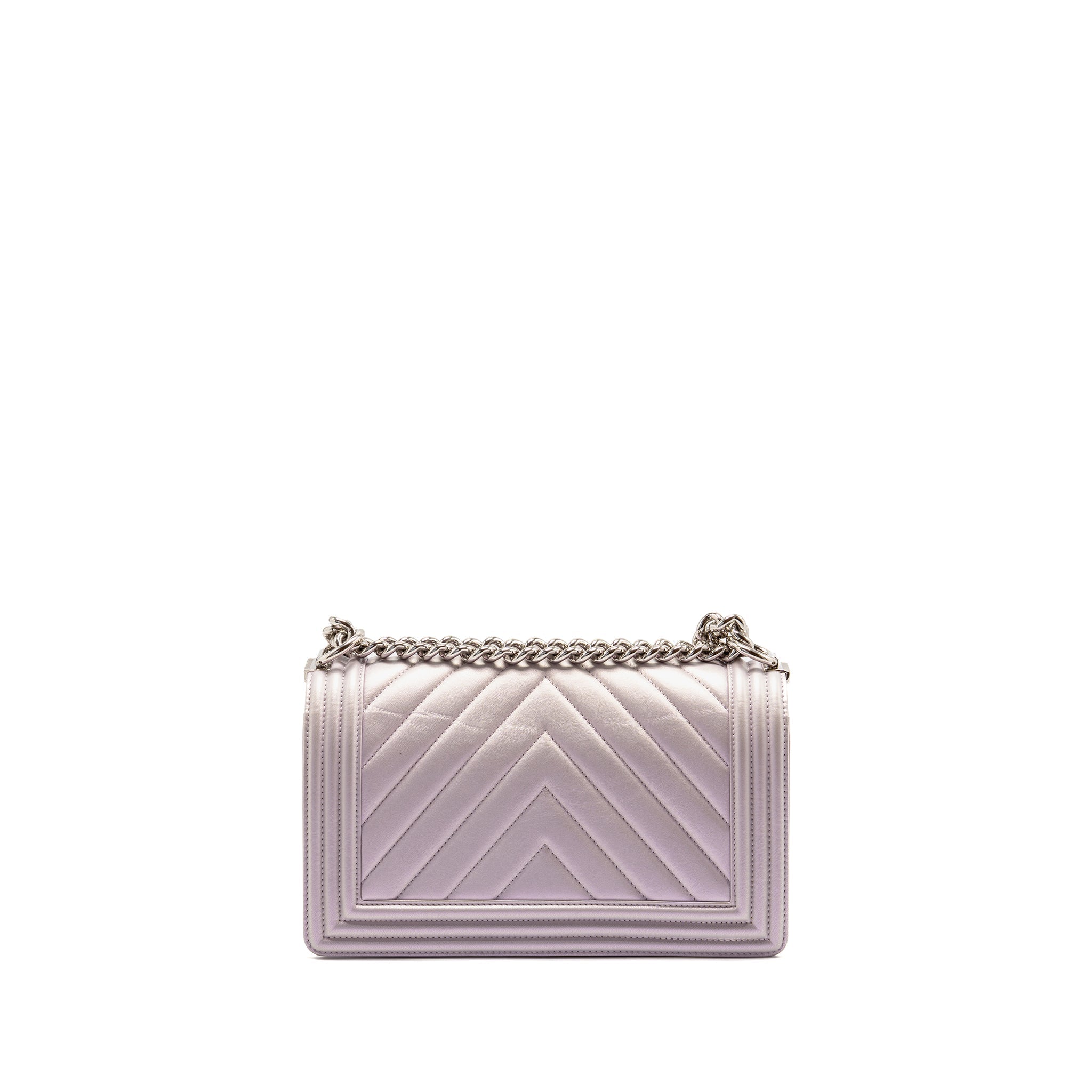 chanel-medium-boy-bag-chevron-lambskin-iridescent-lilac-shw