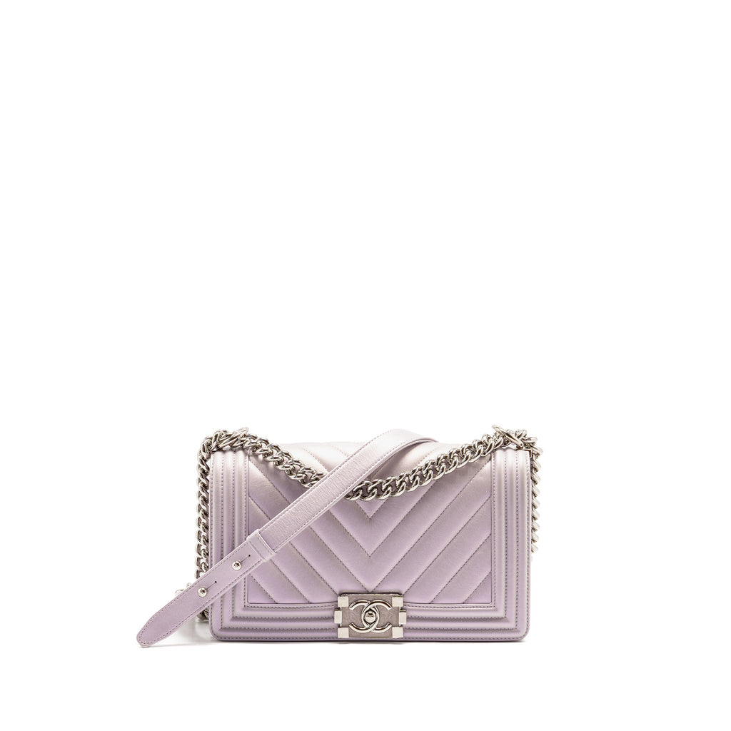 chanel-medium-boy-bag-chevron-lambskin-iridescent-lilac-shw