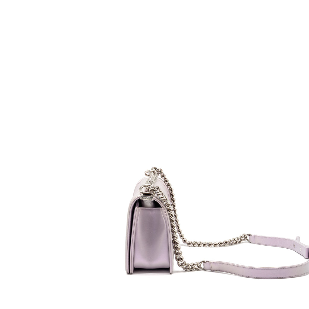chanel-medium-boy-bag-chevron-lambskin-iridescent-lilac-shw