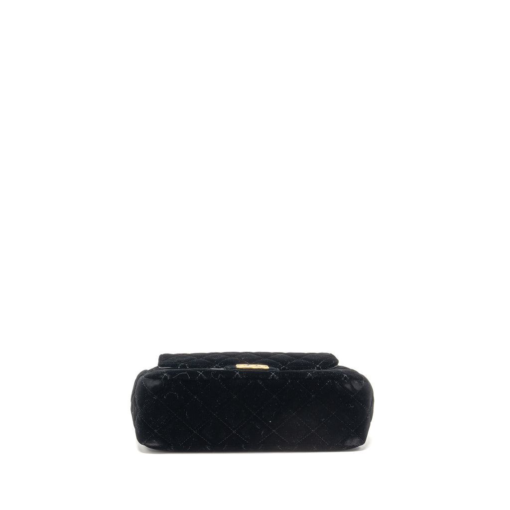 chanel-23b-hobo-bag-velvet-black-ghwmicrochip