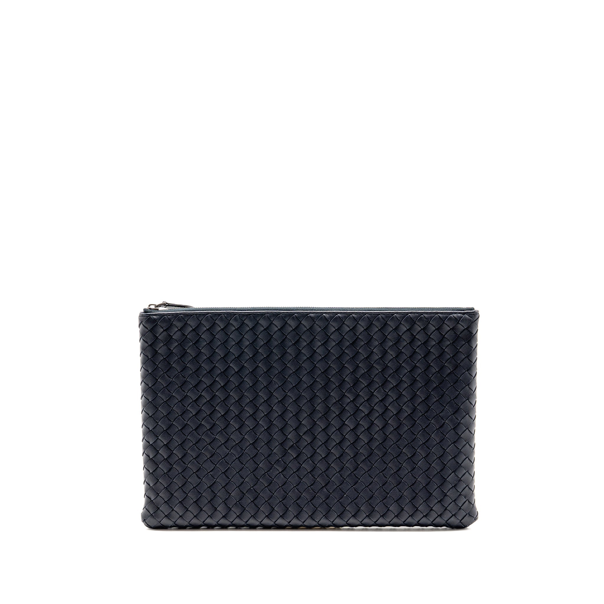 bottega-veneta-intrecciato-clutch-leather-navy-with-black-hardware