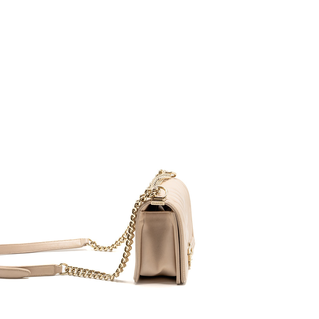 chanel-medium-boy-bag-chevron-lambskin-beige-lghw