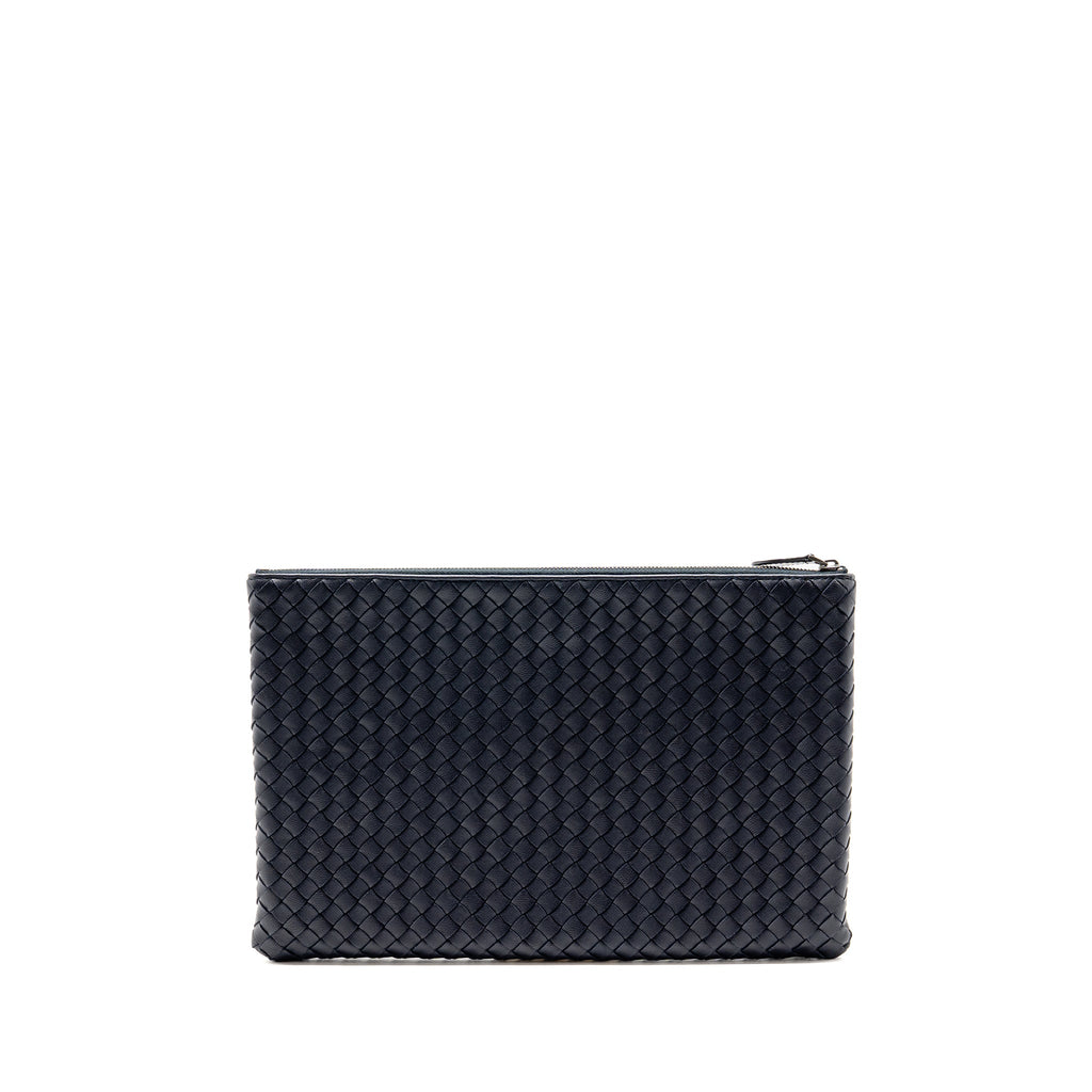 bottega-veneta-intrecciato-clutch-leather-navy-with-black-hardware