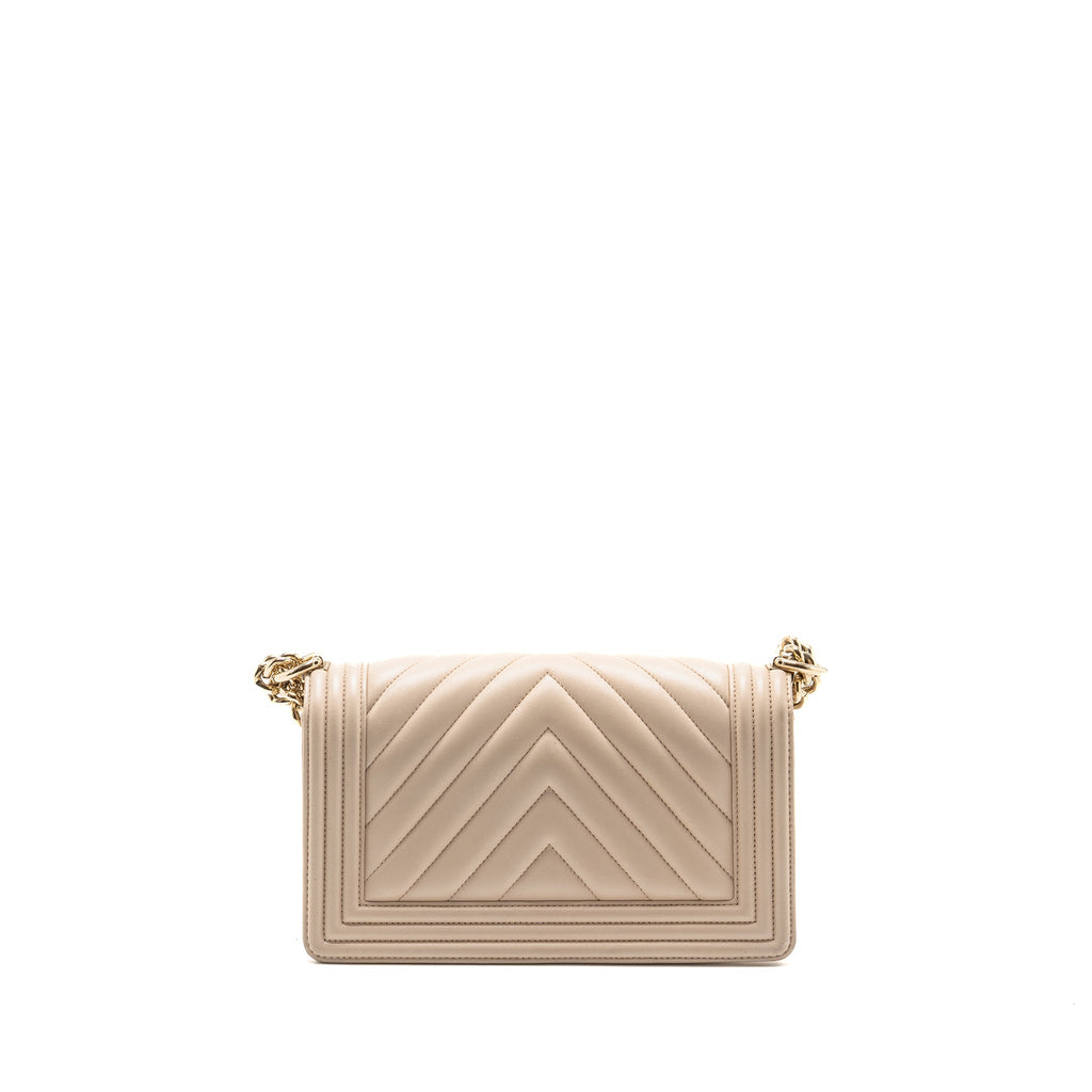 chanel-medium-boy-bag-chevron-lambskin-beige-lghw