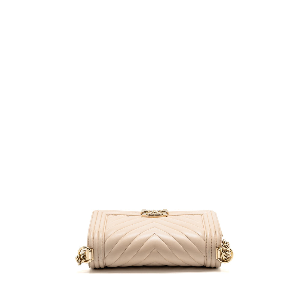 chanel-medium-boy-bag-chevron-lambskin-beige-lghw