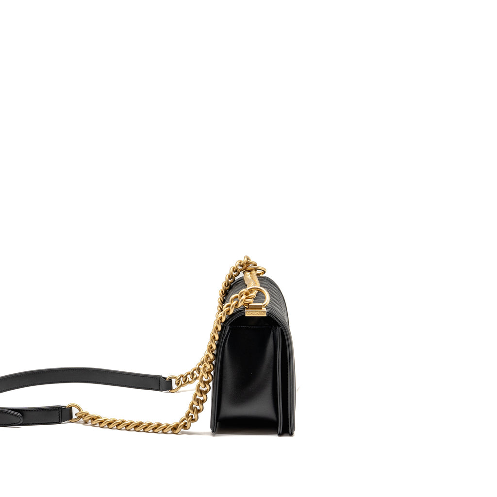 chanel-medium-boy-bag-calfskin-black-ghw-microchip