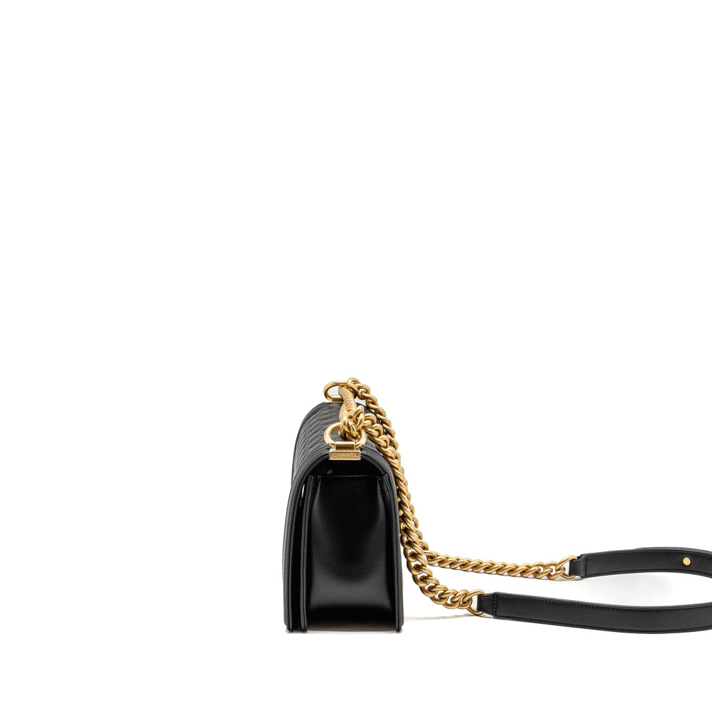 chanel-medium-boy-bag-calfskin-black-ghw-microchip