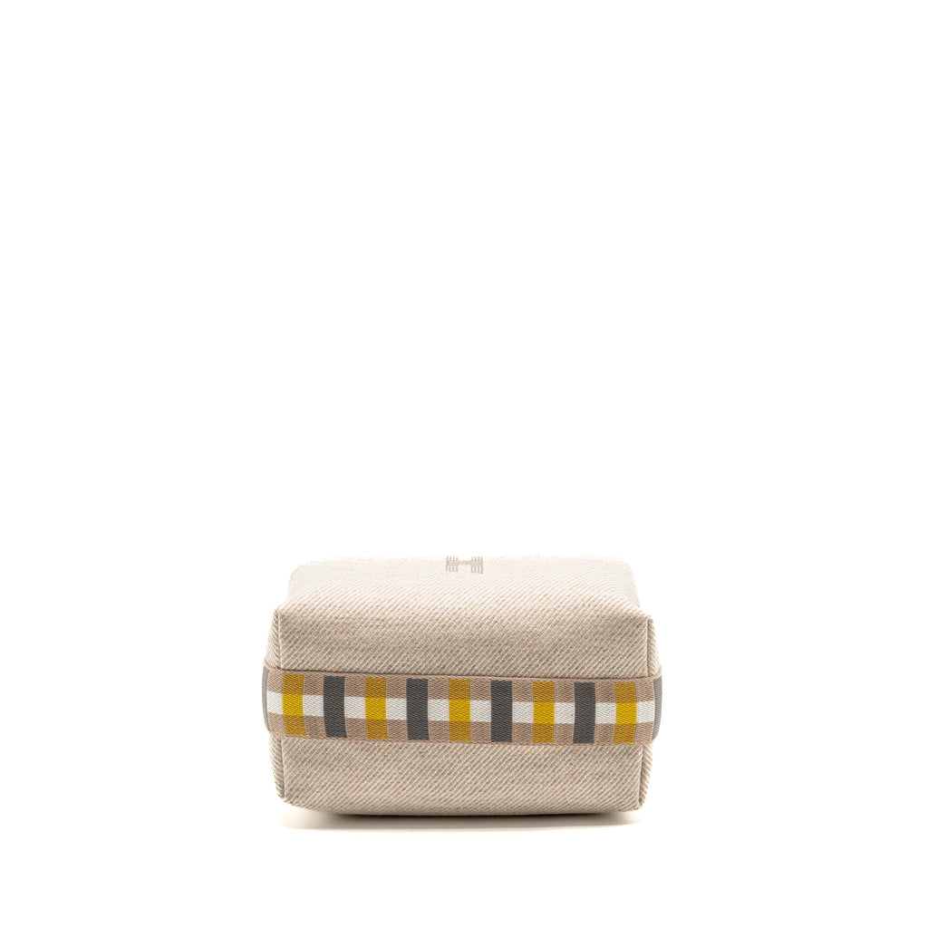 hermes-bride-a-brac-au-carre-case-small-model-wool-light-beige-multicolour-shw