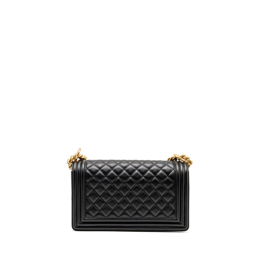 chanel-medium-boy-bag-calfskin-black-ghw-microchip