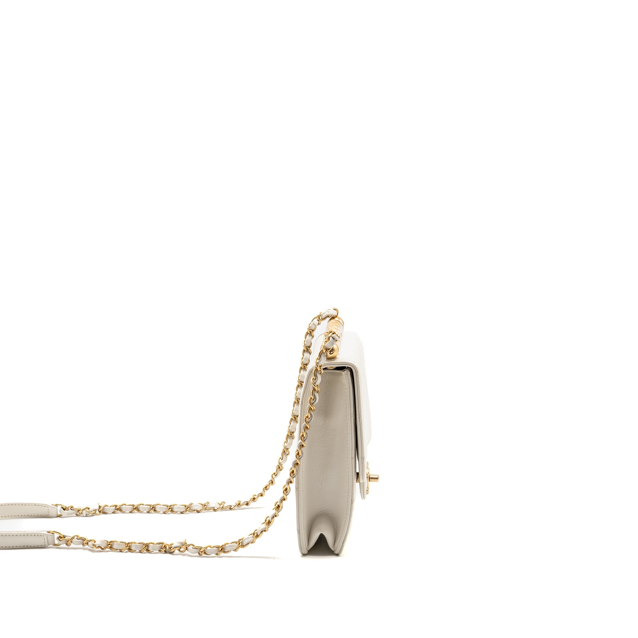 chanel-pearl-quilted-flap-bag-lambskin-white-ghw
