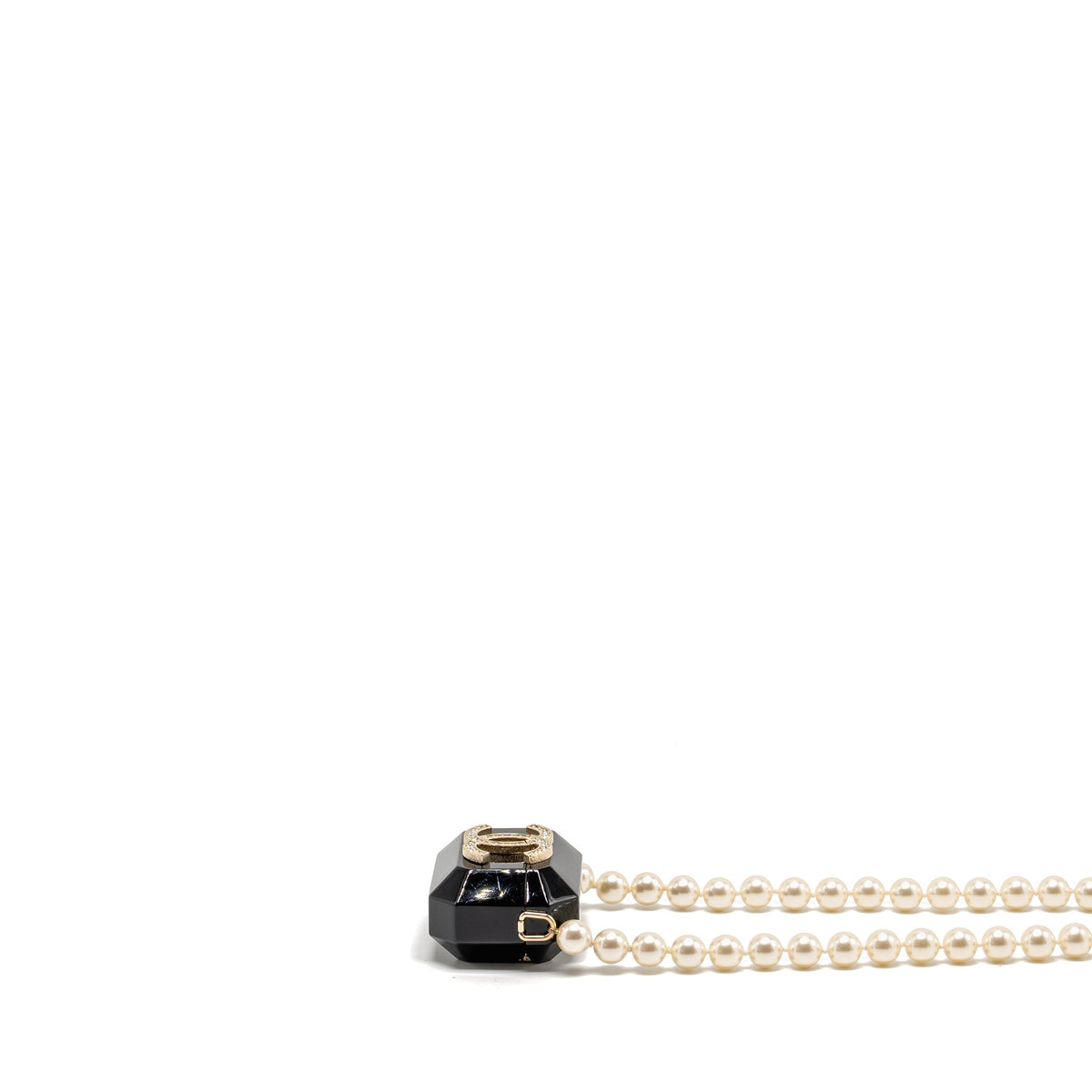 chanel-airpods-case-with-pearl-chain-black-lghw