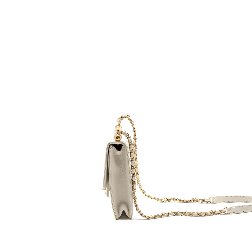 chanel-pearl-quilted-flap-bag-lambskin-white-ghw