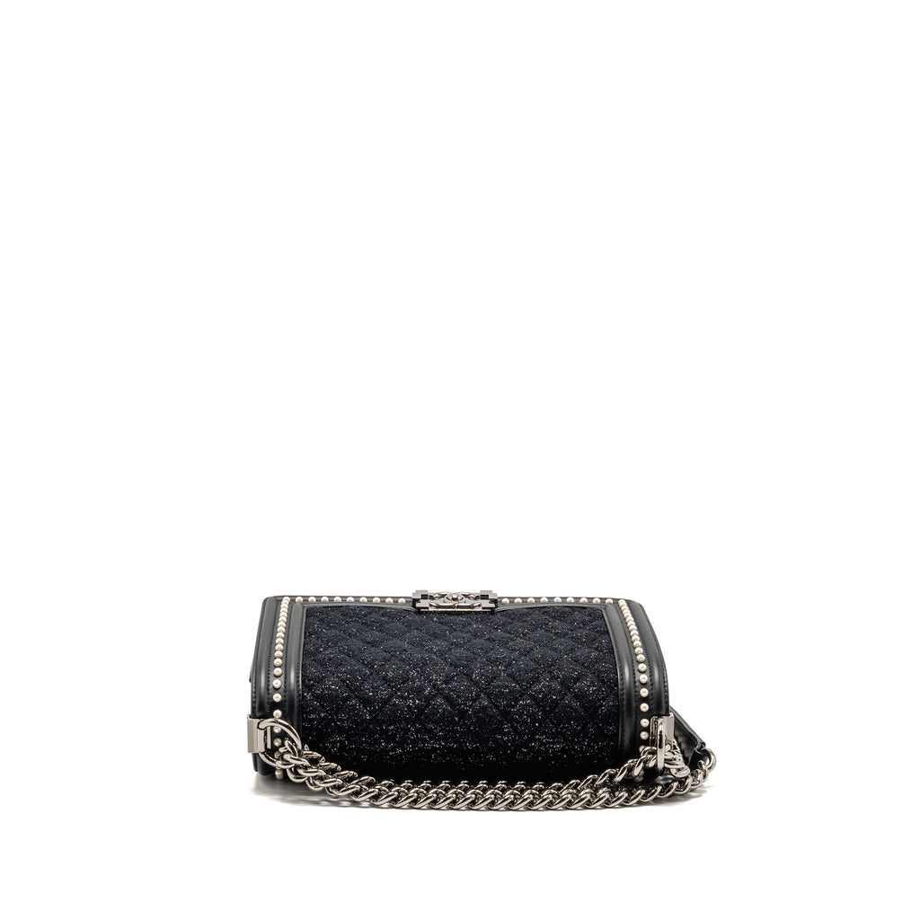 chanel-medium-boy-bag-fabric-lambskin-black-shw