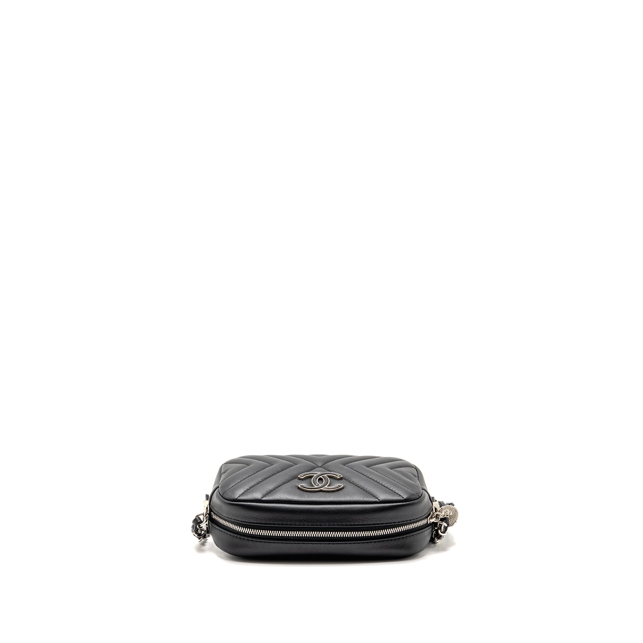 chanel-diagonal-chevron-camera-bag-with-detailed-tassel-calfskin-black-shw