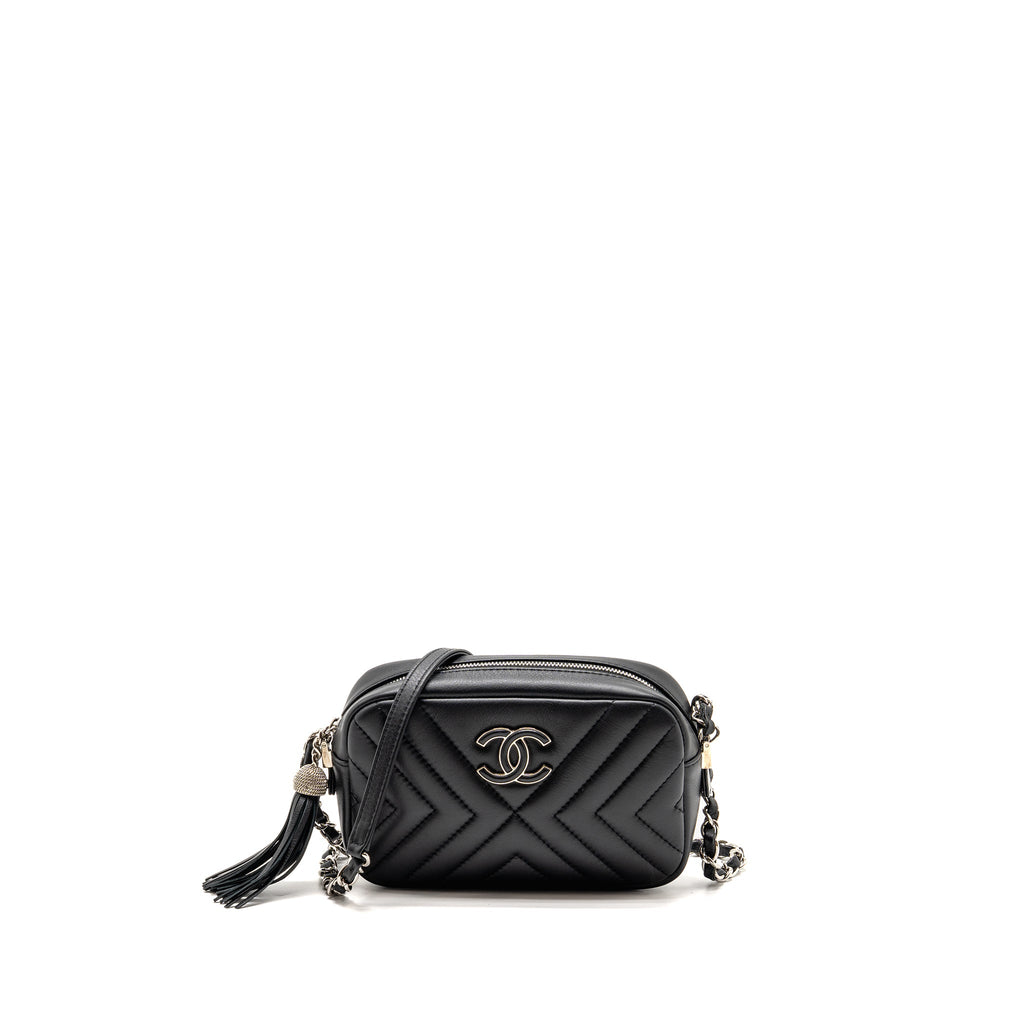 chanel-diagonal-chevron-camera-bag-with-detailed-tassel-calfskin-black-shw